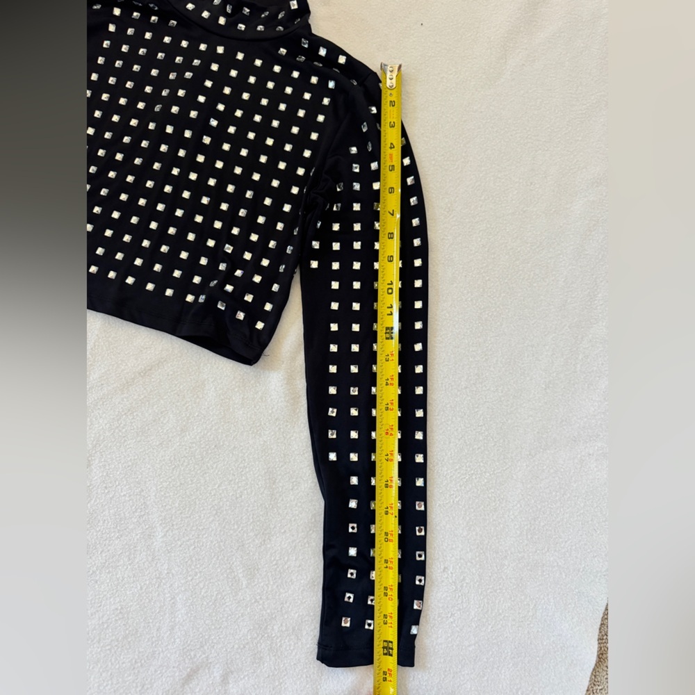 Forever 21 Black Studded Long Sleeve Crop Top S NWT - Picture 6 of 7